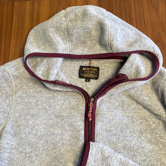 Burton Women’s Large Grey Zip Up with Zipper Pockets and Hood LIKE NEW - Picture 3 of 8